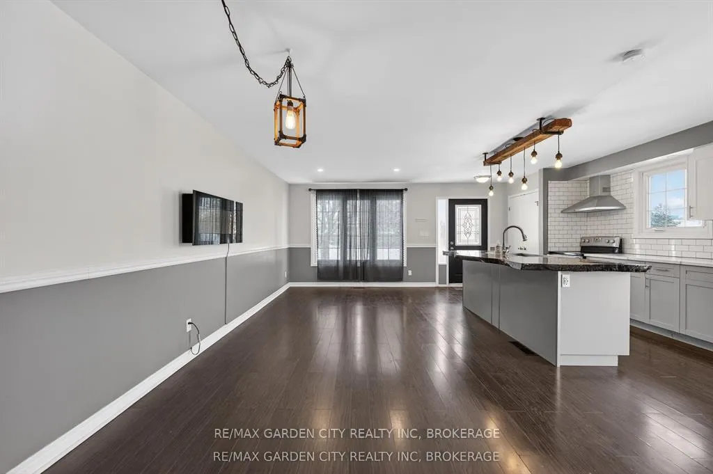Photo 5 of 49 Autumn Place, St. Catharines, Oakdale — HOMEH