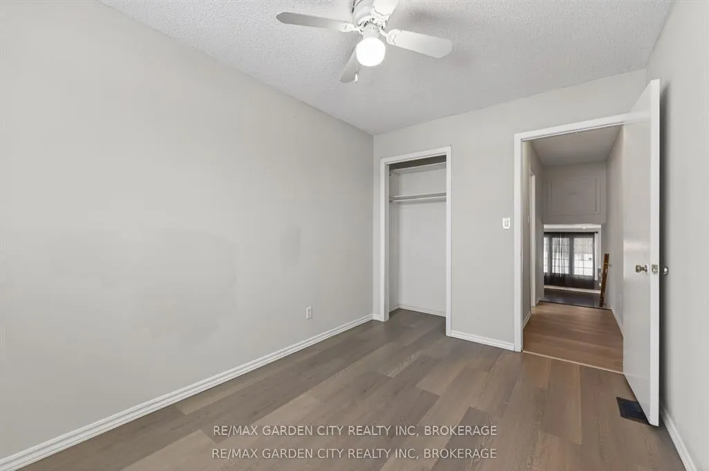 Photo 9 of 49 Autumn Place, St. Catharines, Oakdale — HOMEH