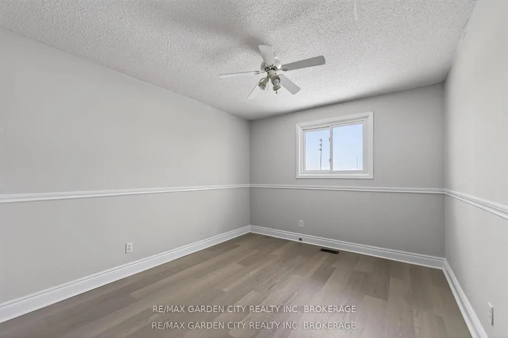 Photo 11 of 49 Autumn Place, St. Catharines, Oakdale — HOMEH