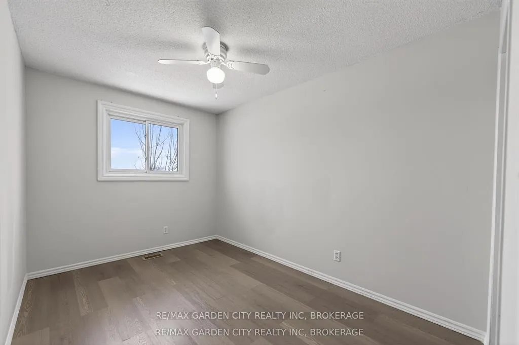 Photo 13 of 49 Autumn Place, St. Catharines, Oakdale — HOMEH