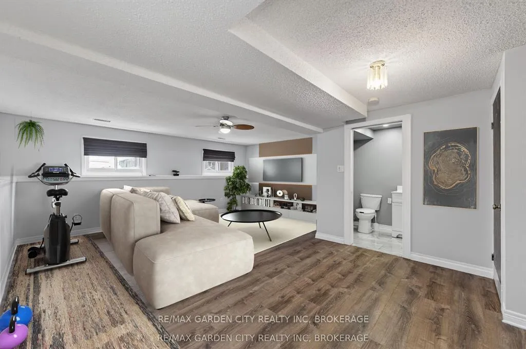 Photo 15 of 49 Autumn Place, St. Catharines, Oakdale — HOMEH
