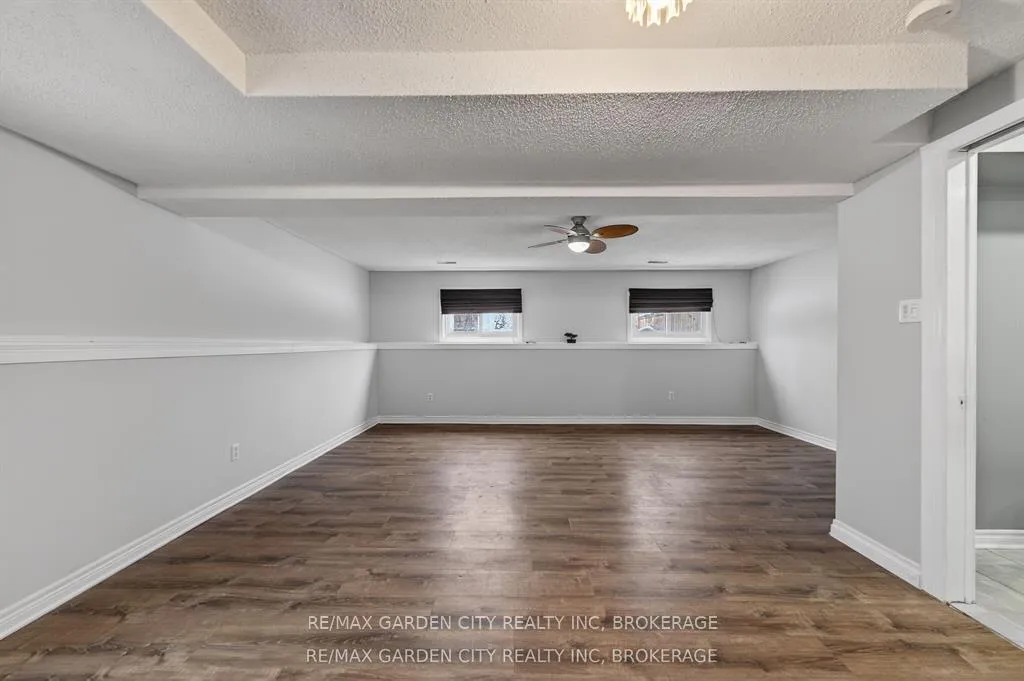 Photo 17 of 49 Autumn Place, St. Catharines, Oakdale — HOMEH