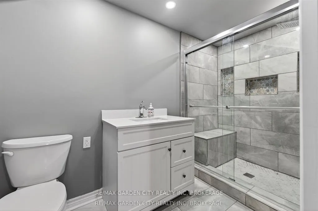 Photo 18 of 49 Autumn Place, St. Catharines, Oakdale — HOMEH