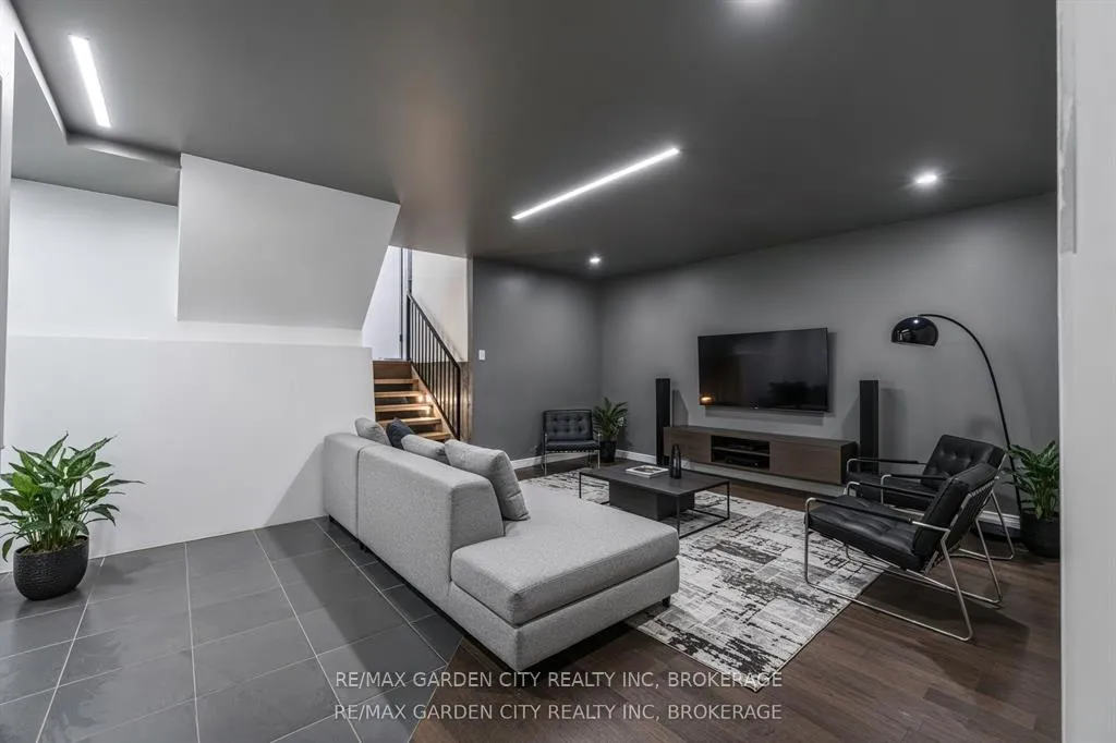 Photo 20 of 49 Autumn Place, St. Catharines, Oakdale — HOMEH