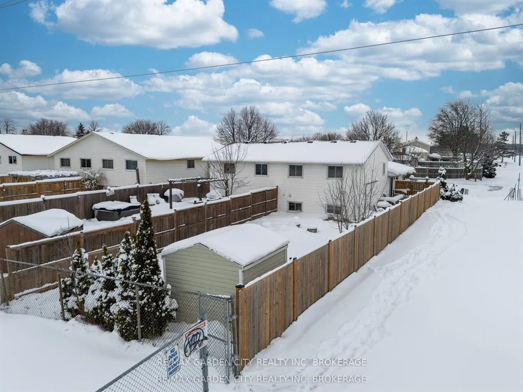 Photo 23 of 49 Autumn Place, St. Catharines, Oakdale — HOMEH