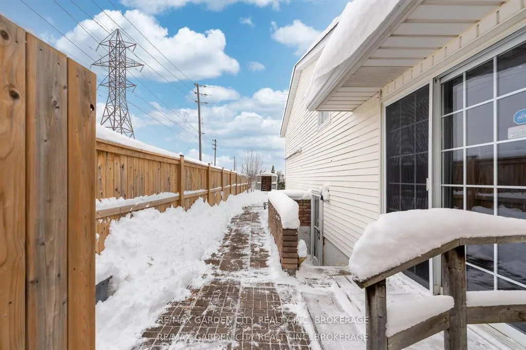 Photo 26 of 49 Autumn Place, St. Catharines, Oakdale — HOMEH