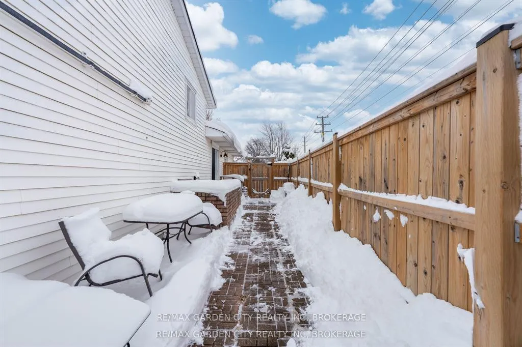 Photo 27 of 49 Autumn Place, St. Catharines, Oakdale — HOMEH