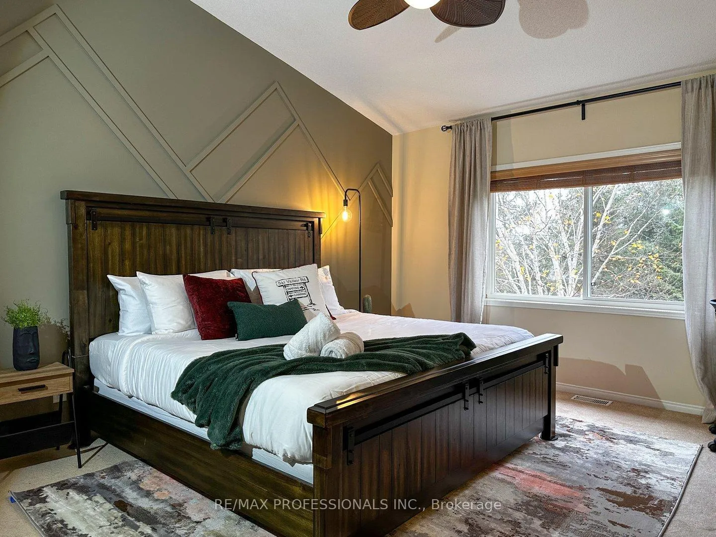 Photo 14 of 57 Green Briar Drive, Collingwood — HOMEH
