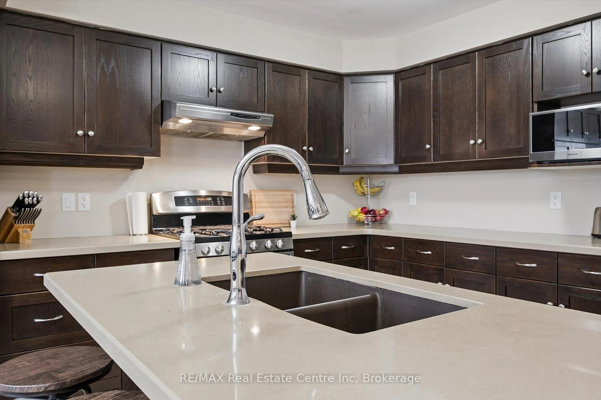 Photo 4 of 94 Cityview Drive N, Guelph, Grange Road — HOMEH