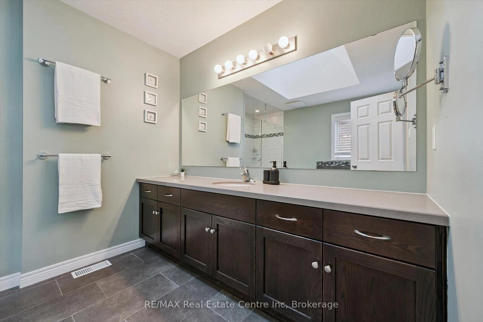 Photo 11 of 94 Cityview Drive N, Guelph, Grange Road — HOMEH