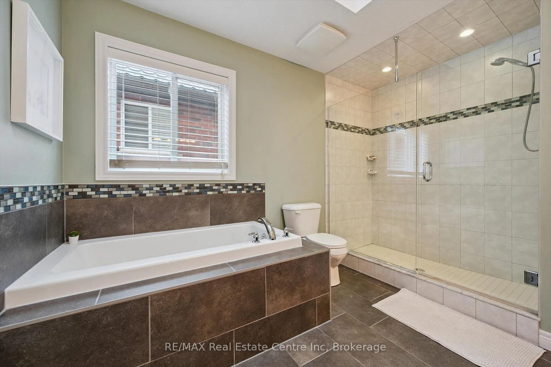 Photo 12 of 94 Cityview Drive N, Guelph, Grange Road — HOMEH