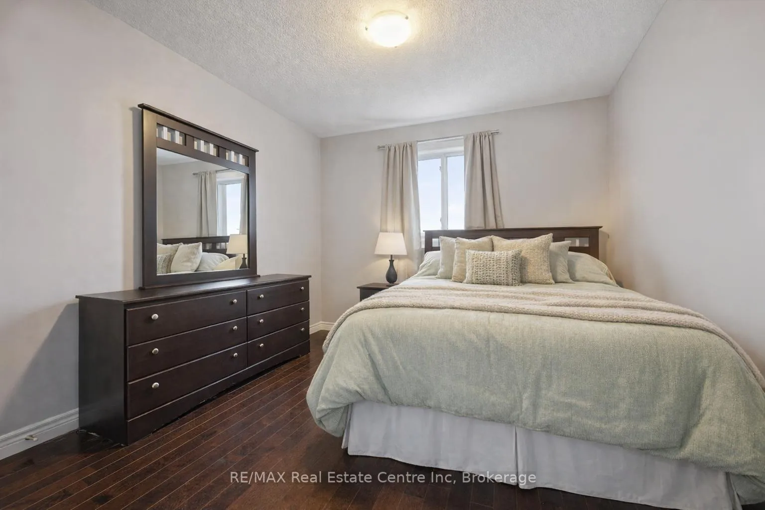 Photo 13 of 94 Cityview Drive N, Guelph, Grange Road — HOMEH