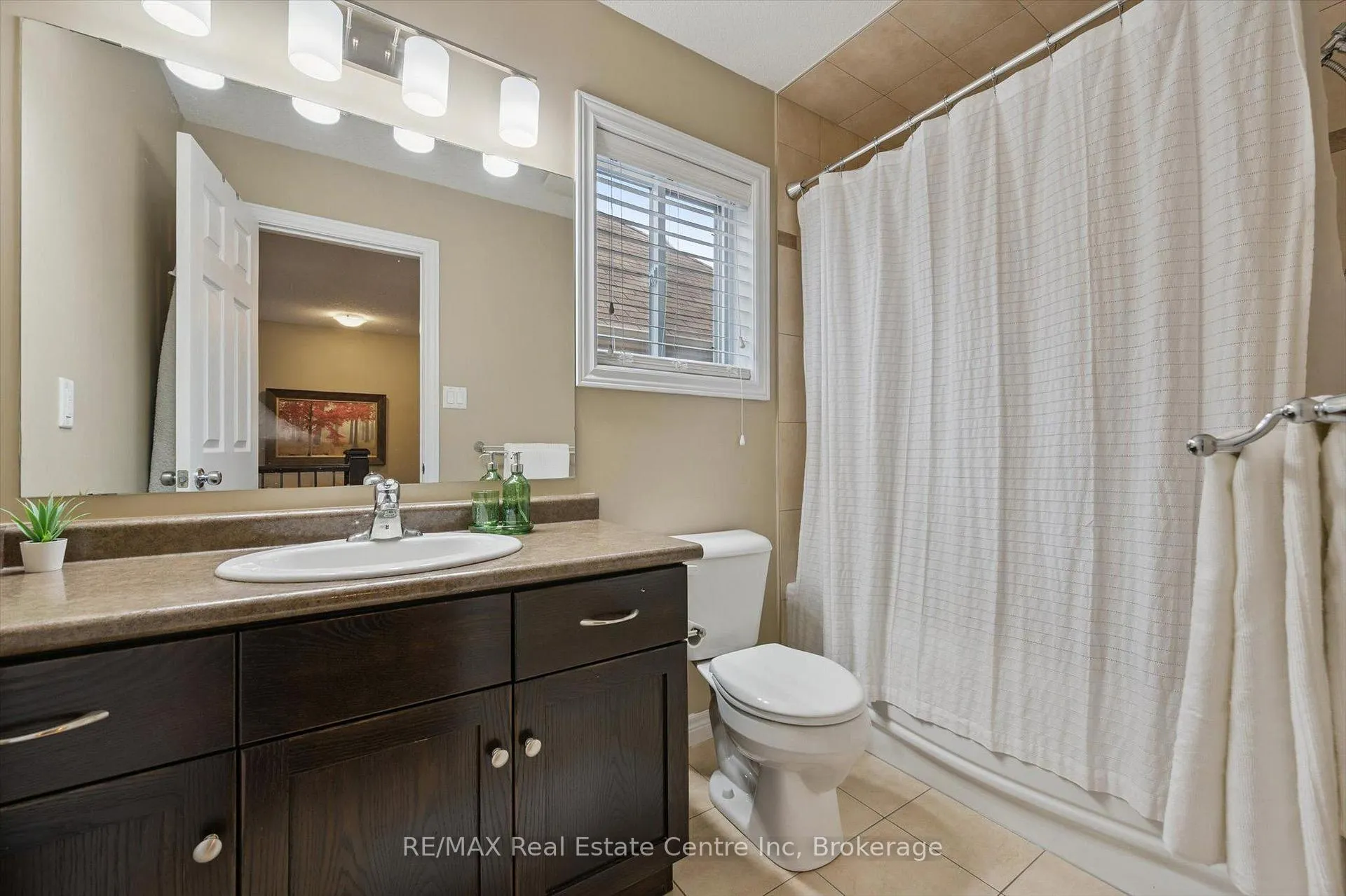 Photo 15 of 94 Cityview Drive N, Guelph, Grange Road — HOMEH