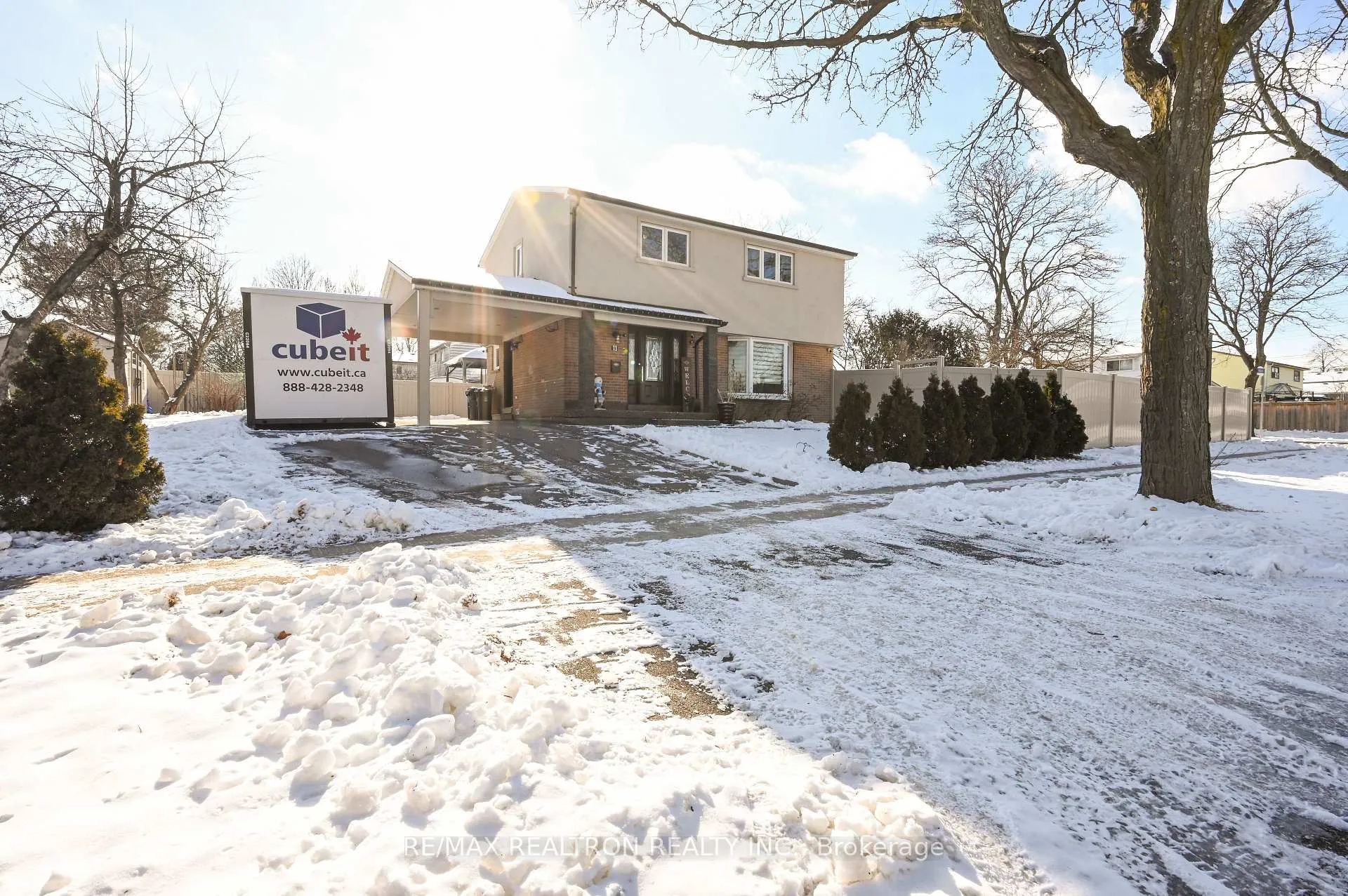 Photo 3 of Unit Main, 11 Midhurst Drive, Etobicoke, West Humber-Clairville — HOMEH