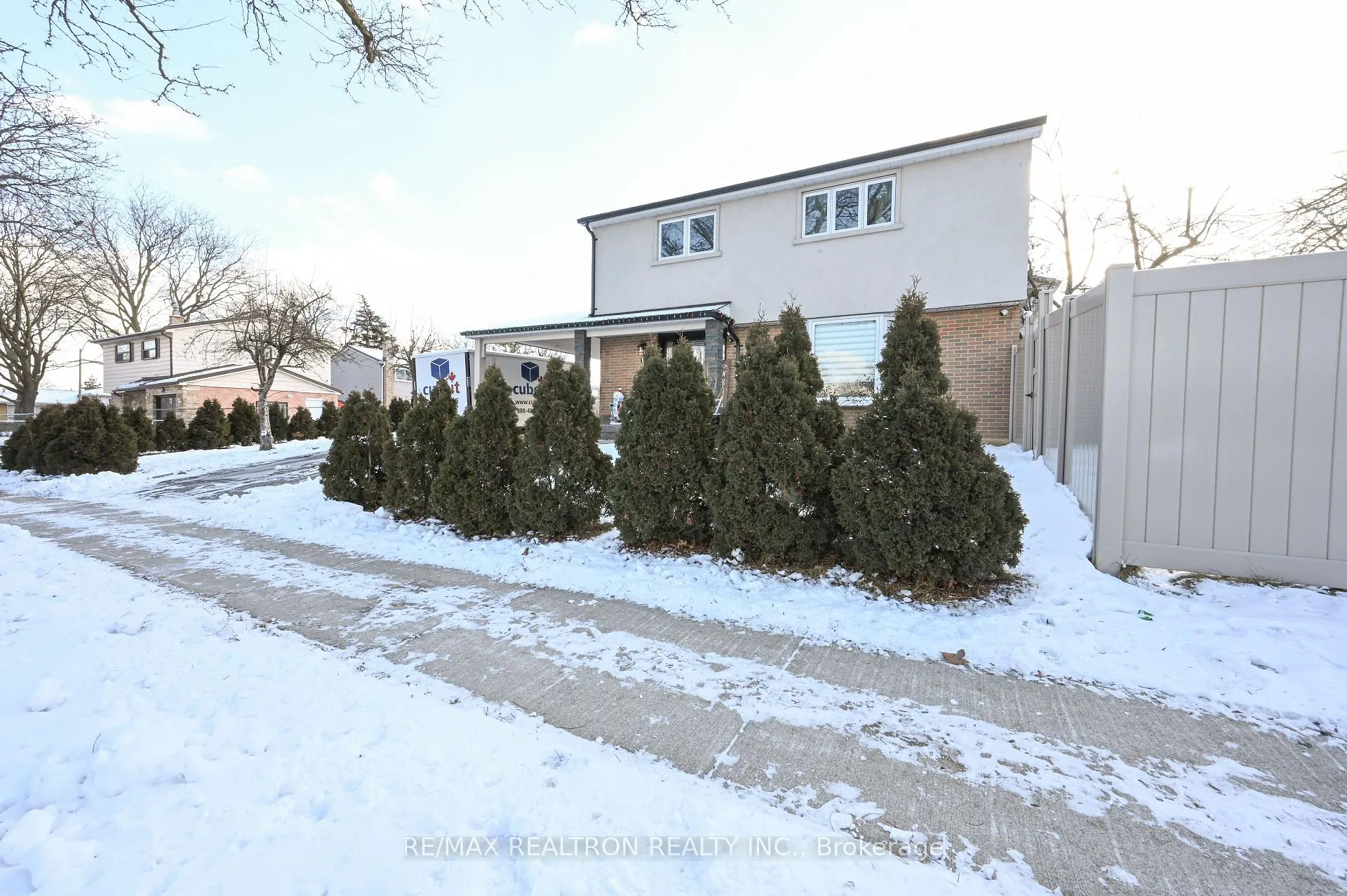 Photo 5 of Unit Main, 11 Midhurst Drive, Etobicoke, West Humber-Clairville — HOMEH