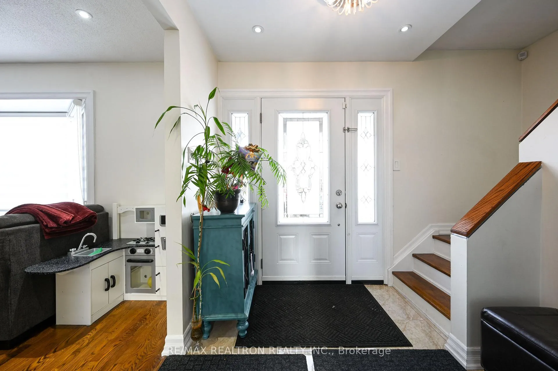 Photo 7 of Unit Main, 11 Midhurst Drive, Etobicoke, West Humber-Clairville — HOMEH