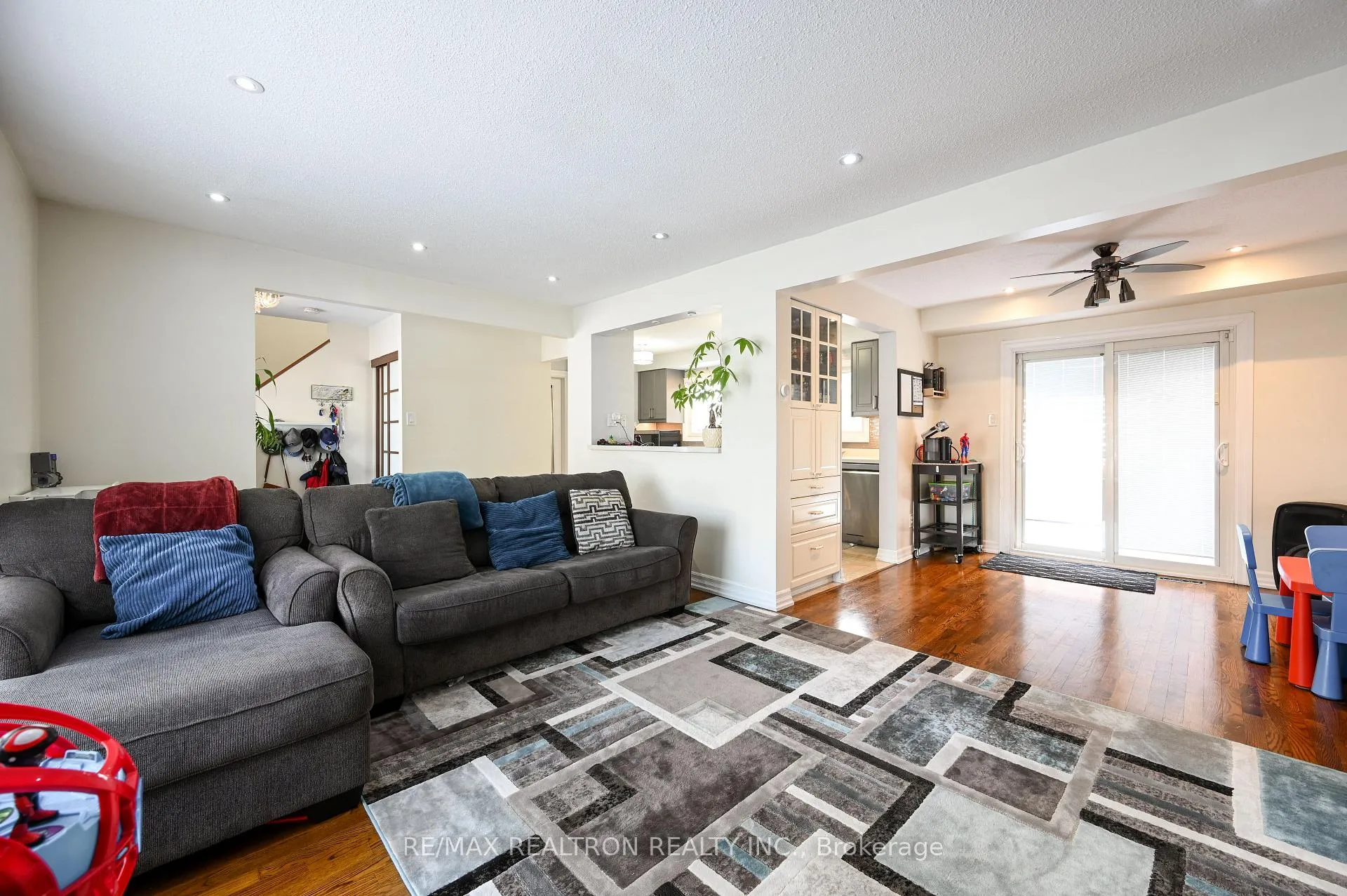Photo 12 of Unit Main, 11 Midhurst Drive, Etobicoke, West Humber-Clairville — HOMEH