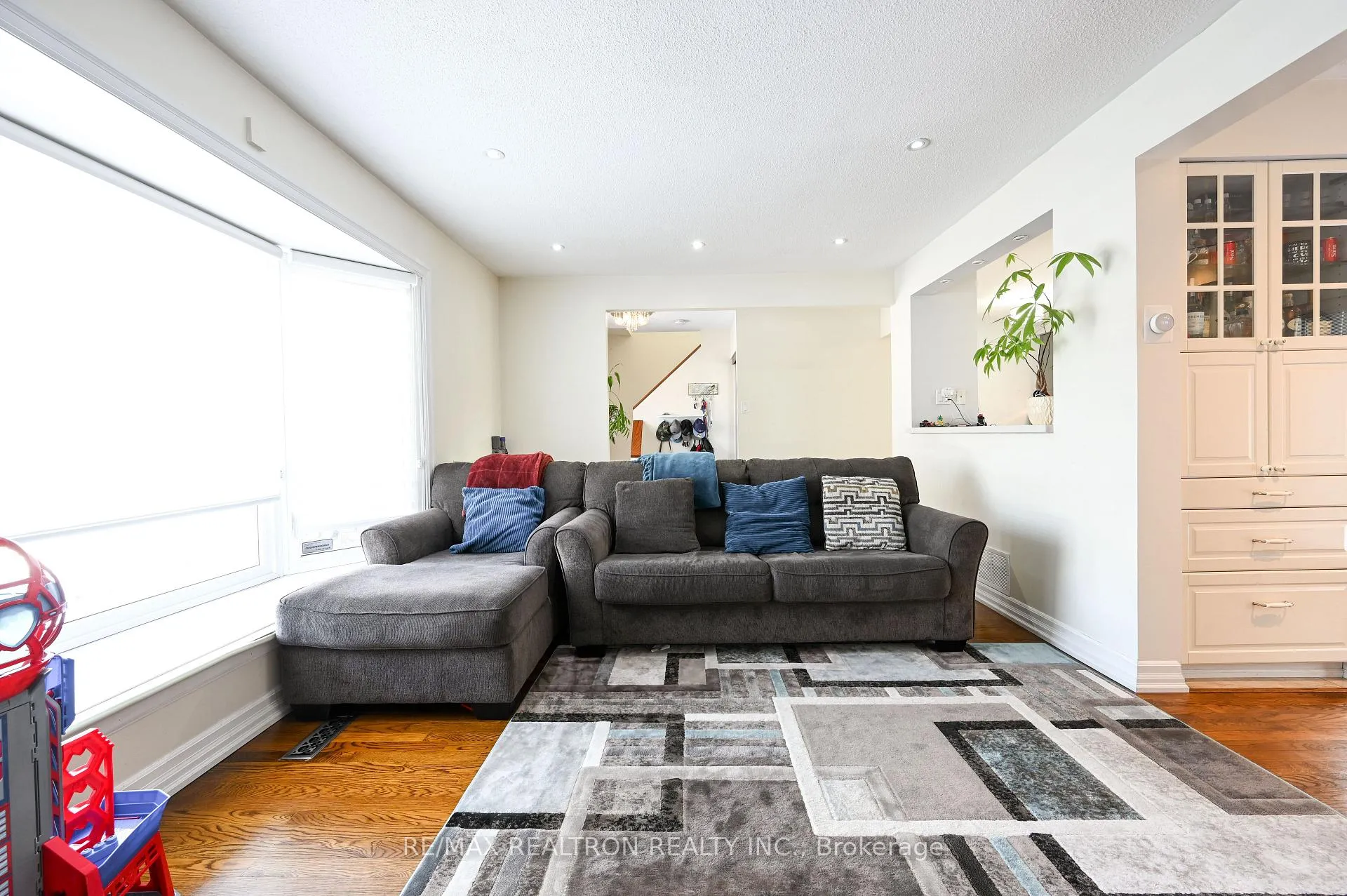 Photo 13 of Unit Main, 11 Midhurst Drive, Etobicoke, West Humber-Clairville — HOMEH