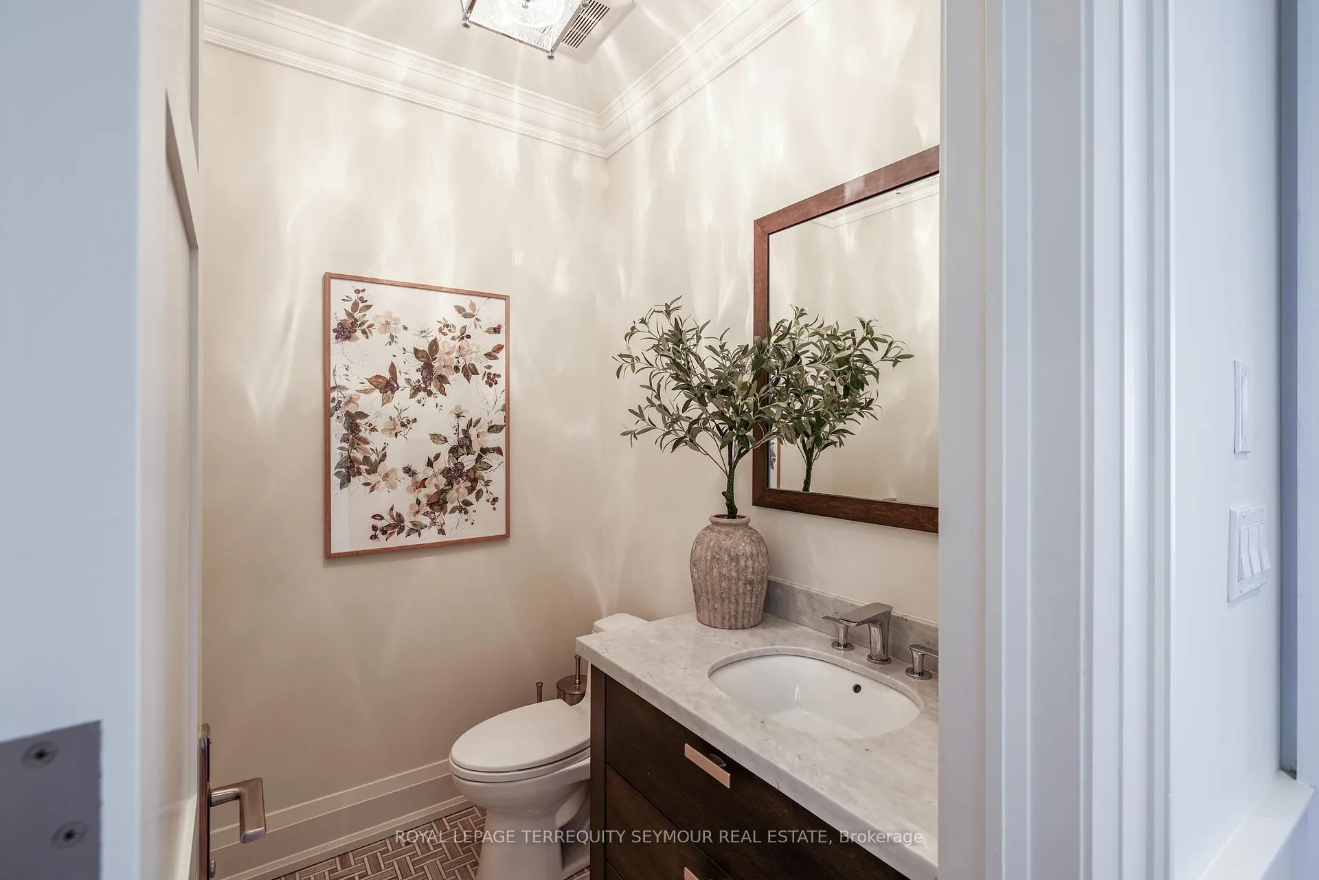 Photo 11 of 344 Bessborough Drive, Toronto, Leaside — HOMEH