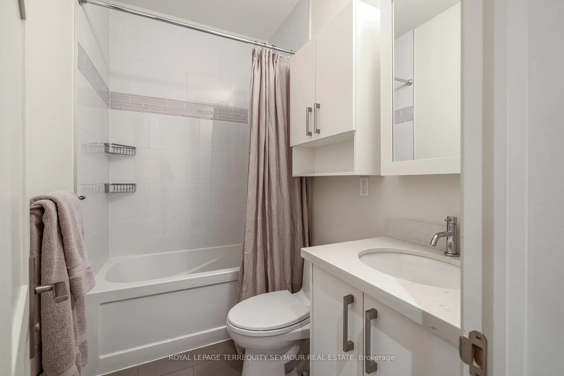 Photo 43 of 344 Bessborough Drive, Toronto, Leaside — HOMEH