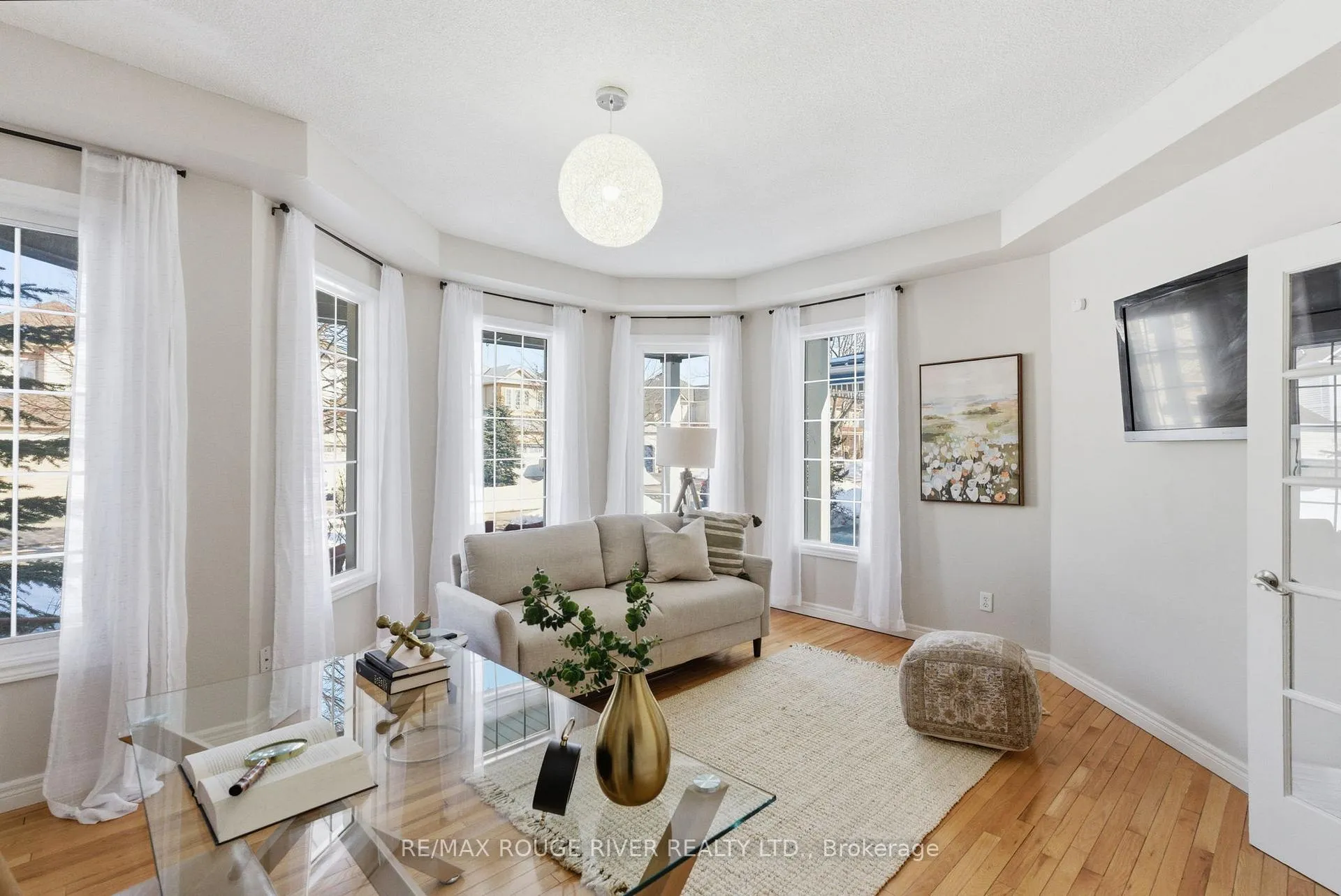Photo 3 of 46 Sandford Crescent, Whitby, Rolling Acres — HOMEH