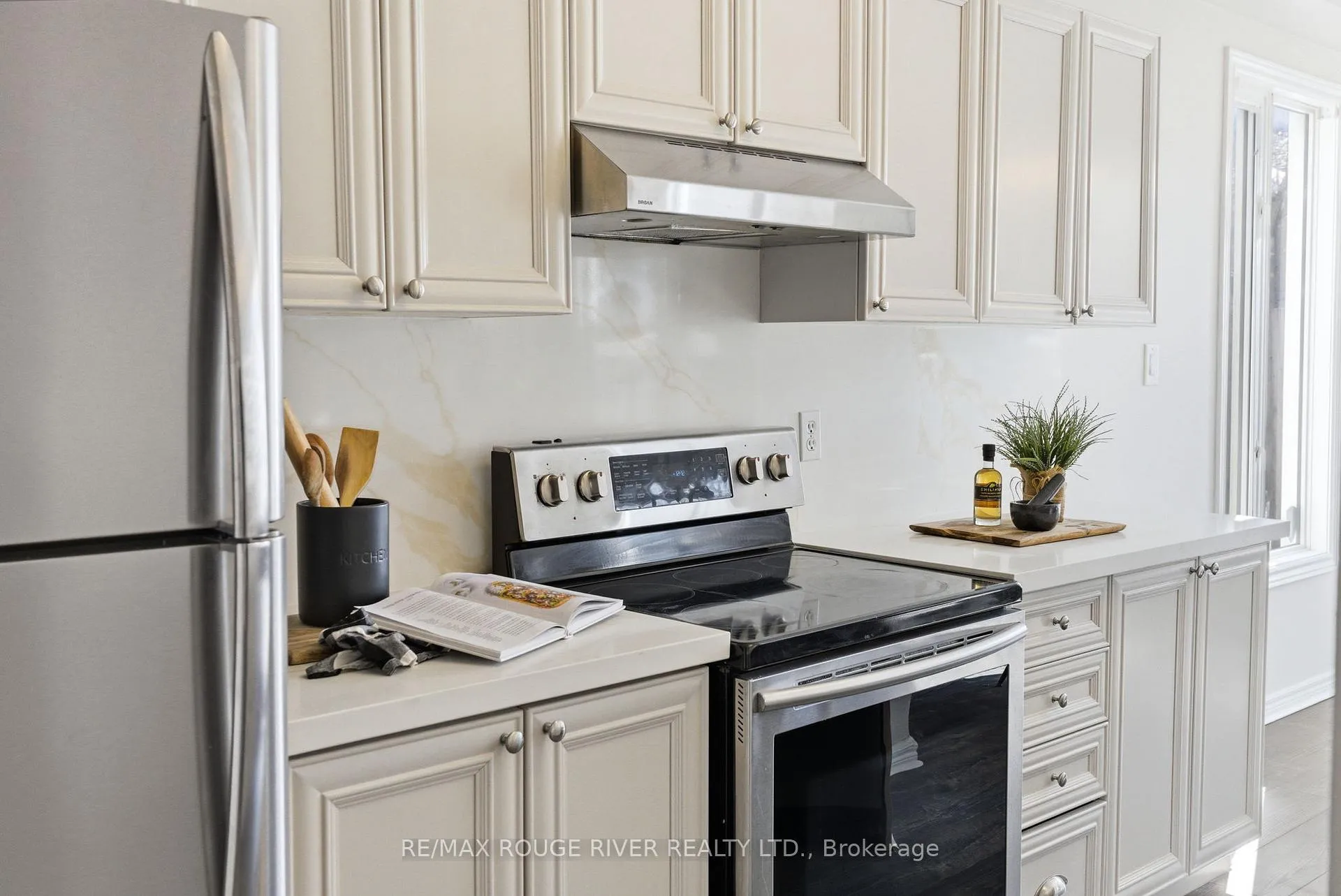 Photo 8 of 46 Sandford Crescent, Whitby, Rolling Acres — HOMEH