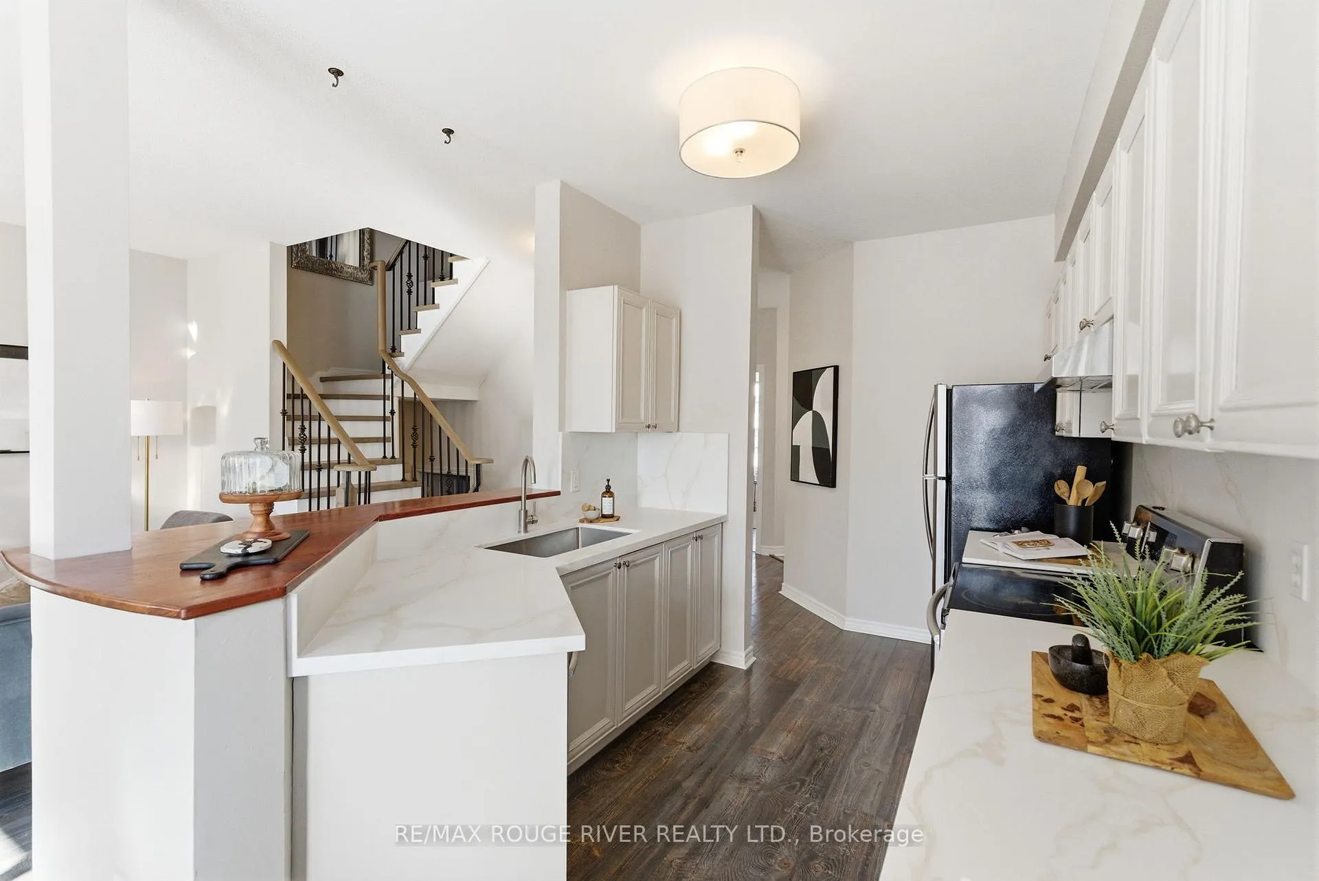 Photo 10 of 46 Sandford Crescent, Whitby, Rolling Acres — HOMEH