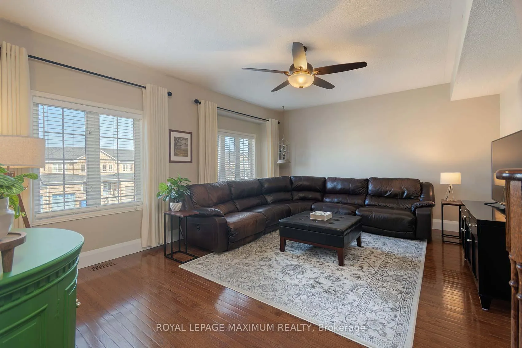 Photo 5 of 29 Barr Crescent, Aurora, Bayview Northeast — HOMEH