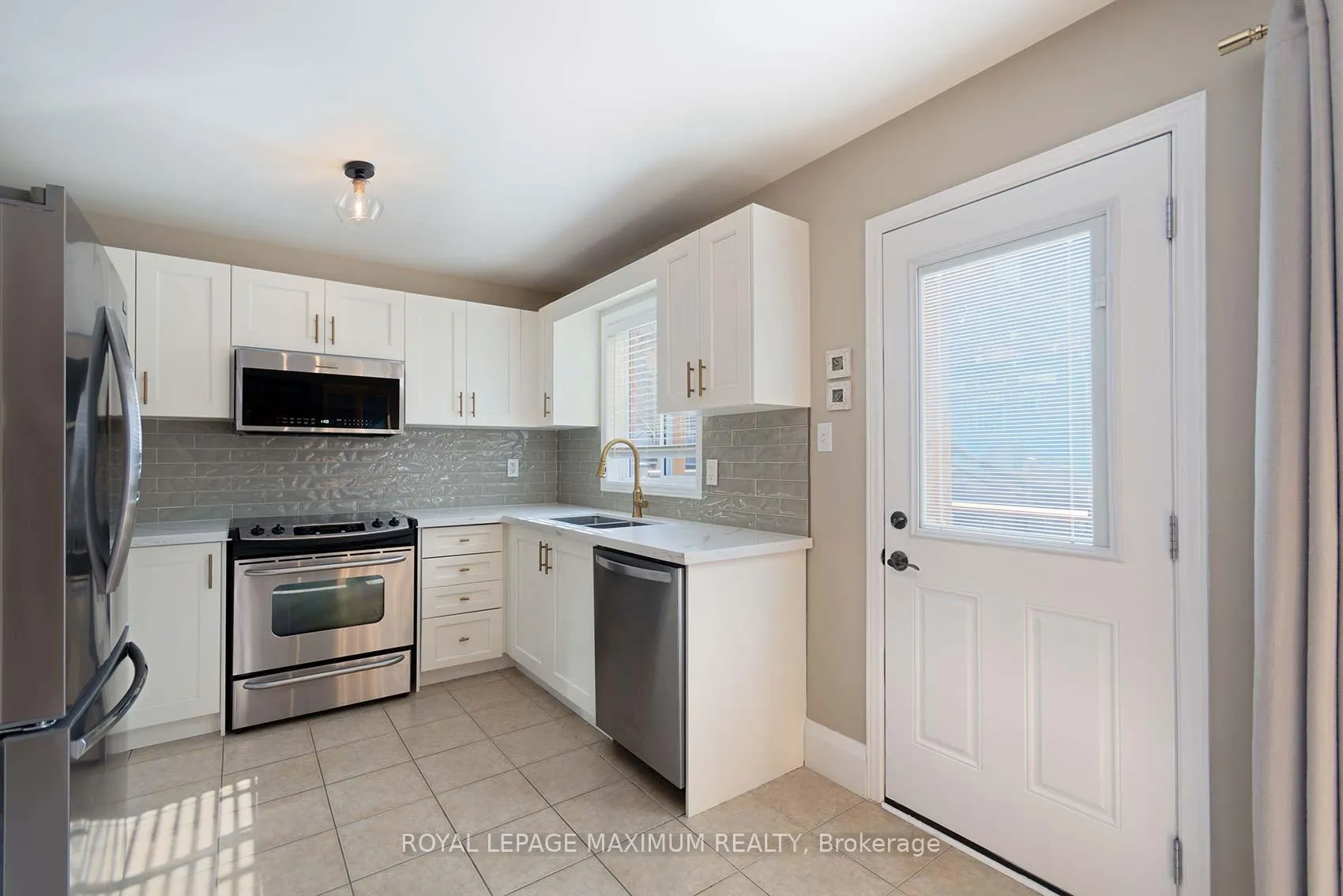 Photo 6 of 29 Barr Crescent, Aurora, Bayview Northeast — HOMEH
