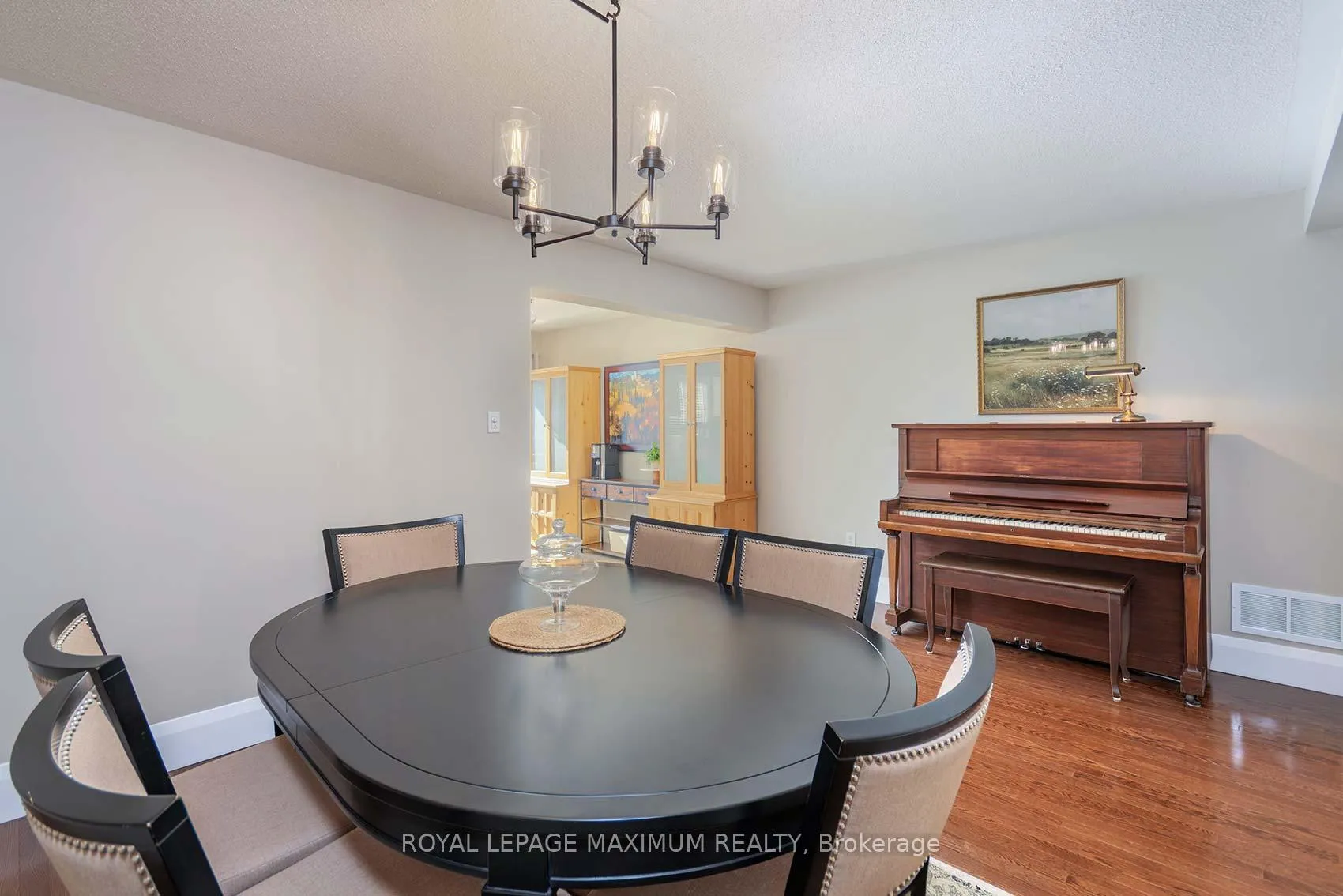Photo 10 of 29 Barr Crescent, Aurora, Bayview Northeast — HOMEH