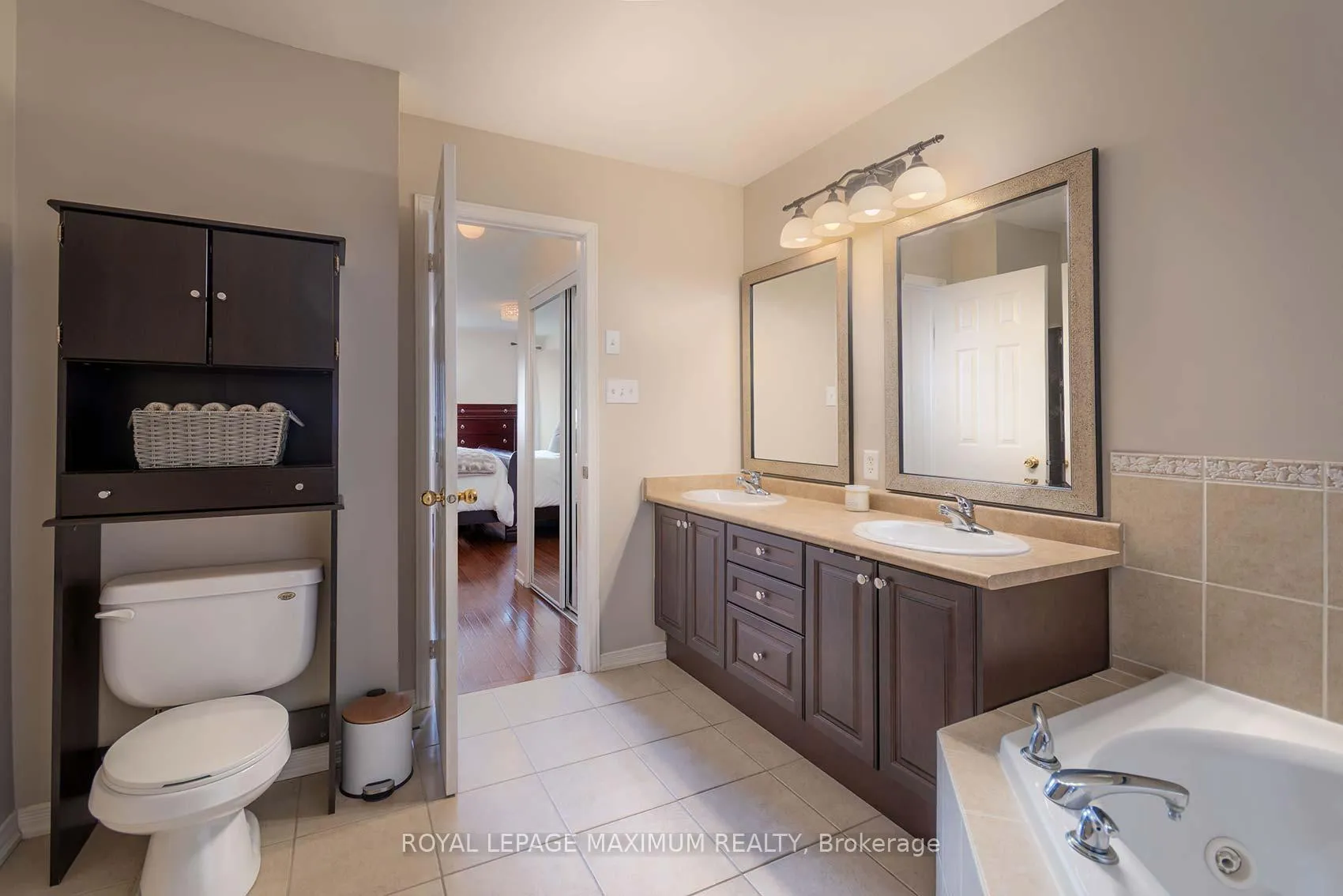 Photo 16 of 29 Barr Crescent, Aurora, Bayview Northeast — HOMEH