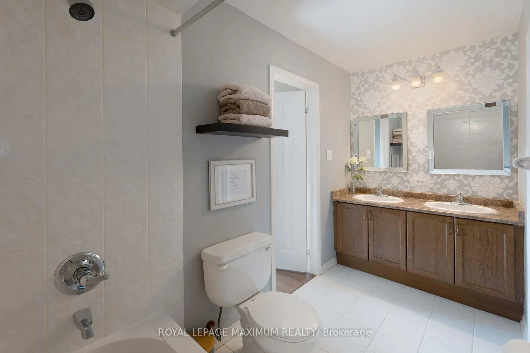 Photo 21 of 29 Barr Crescent, Aurora, Bayview Northeast — HOMEH