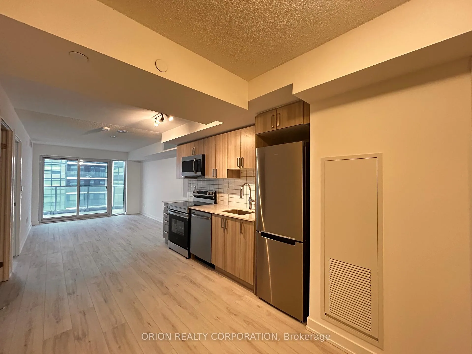 Photo 4 of Unit 1009, 1010 Sandy Beach Road, Pickering, Bay Ridges — HOMEH