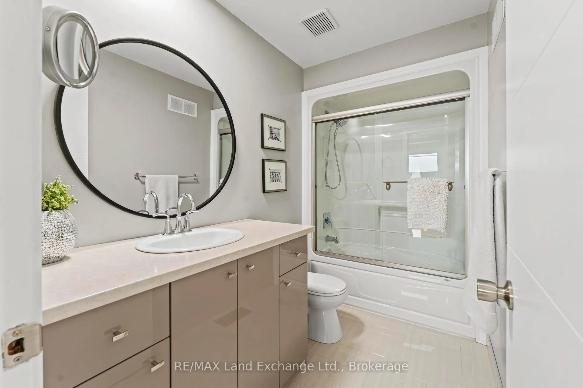 Photo 21 of 222 Penetangore Row, Kincardine — HOMEH