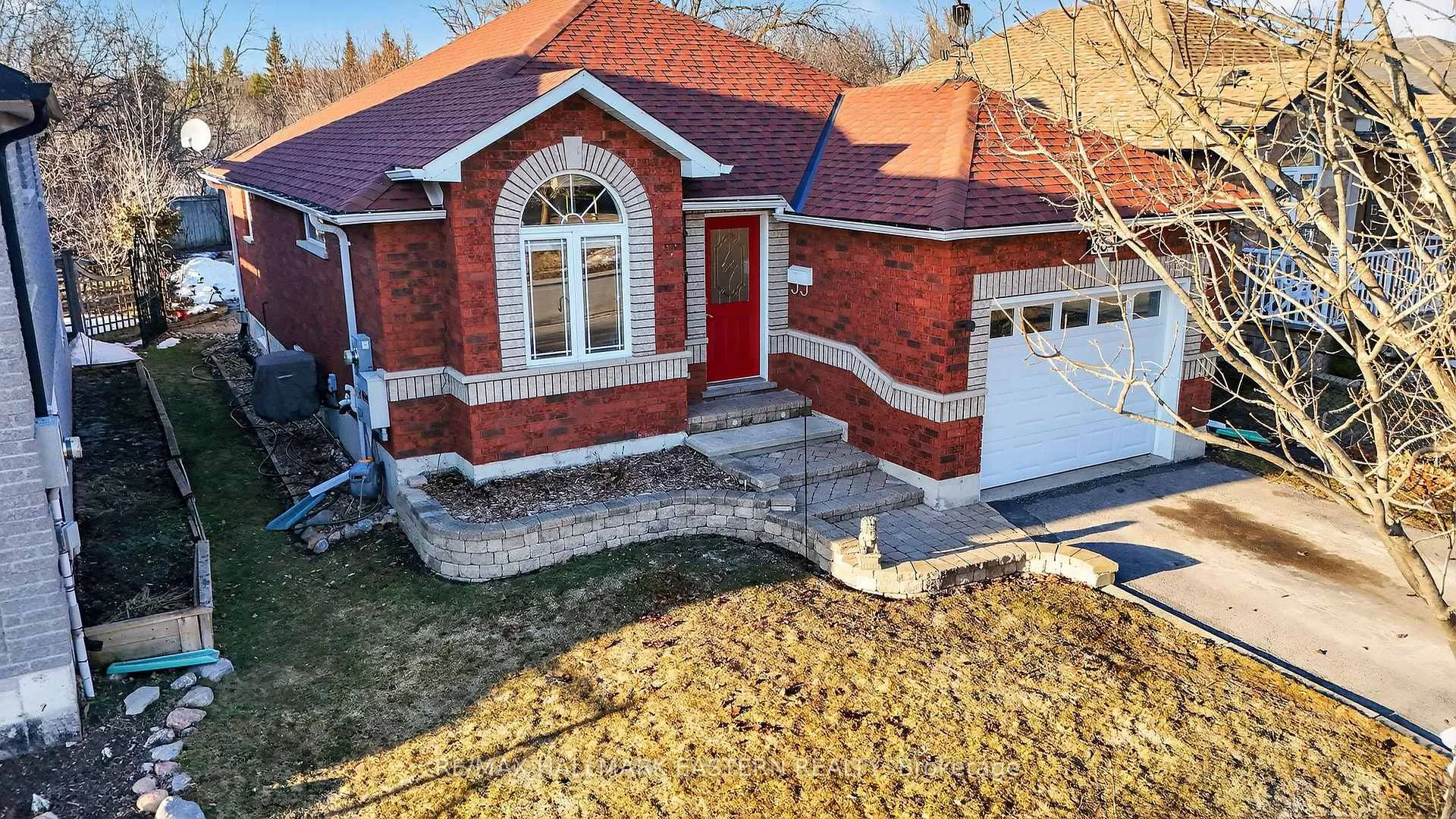 Photo 2 of 664 Trailview Drive, Peterborough, Ashburnham Ward 4 — HOMEH