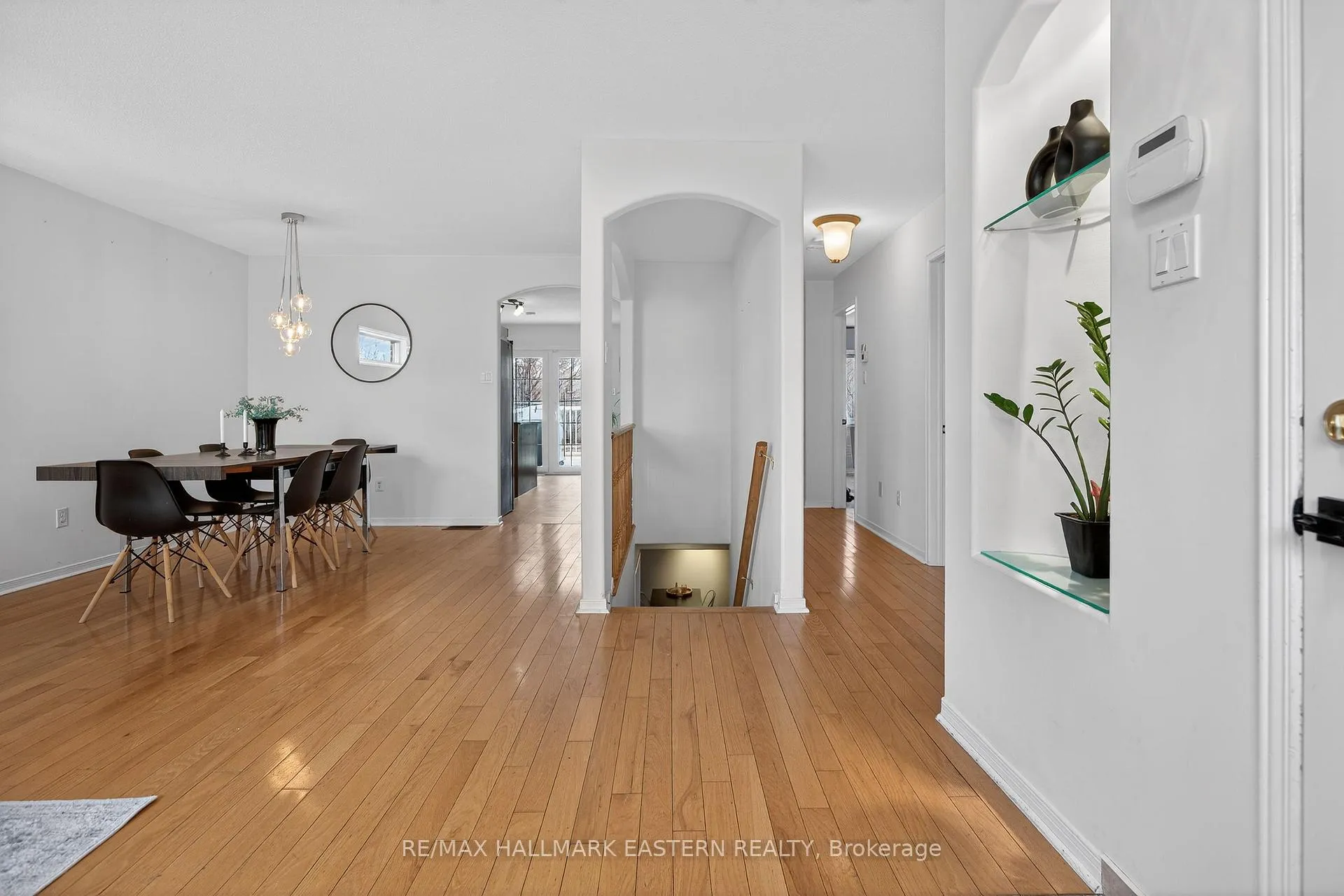 Photo 5 of 664 Trailview Drive, Peterborough, Ashburnham Ward 4 — HOMEH
