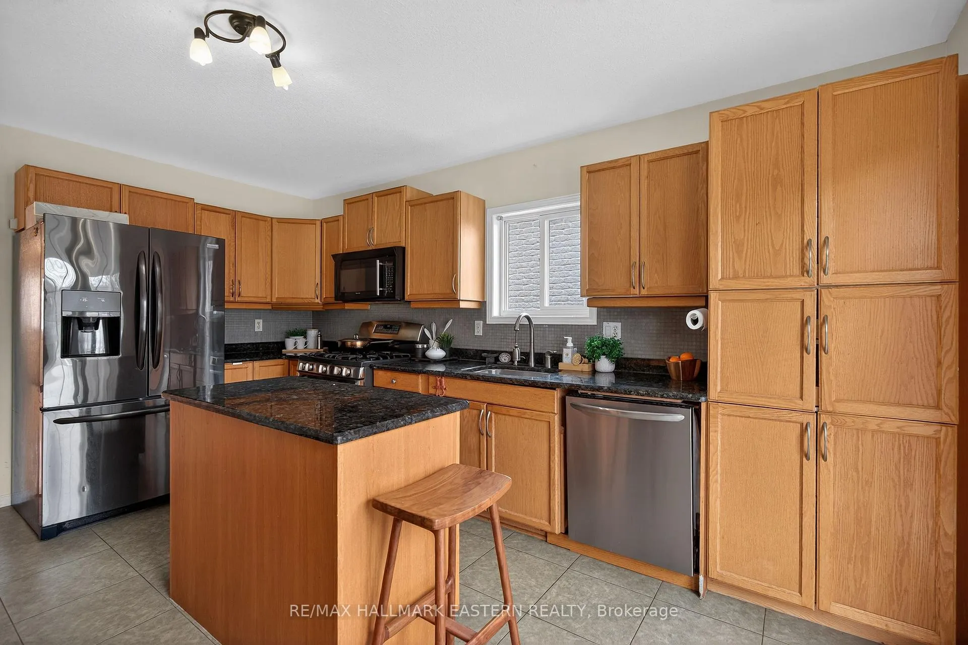 Photo 15 of 664 Trailview Drive, Peterborough, Ashburnham Ward 4 — HOMEH