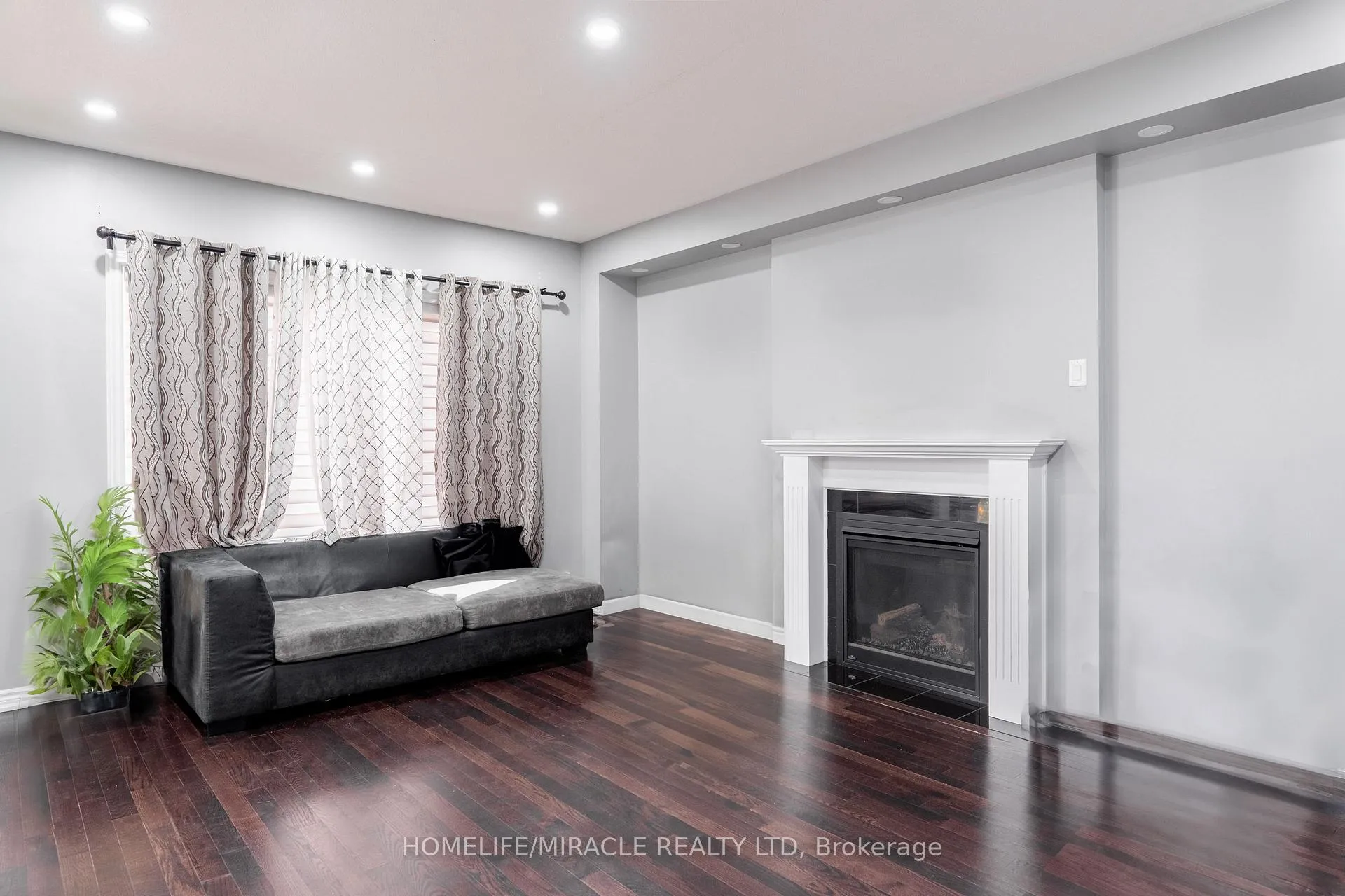 Photo 13 of 11 Magical Road, Brampton, Northwest Brampton — HOMEH