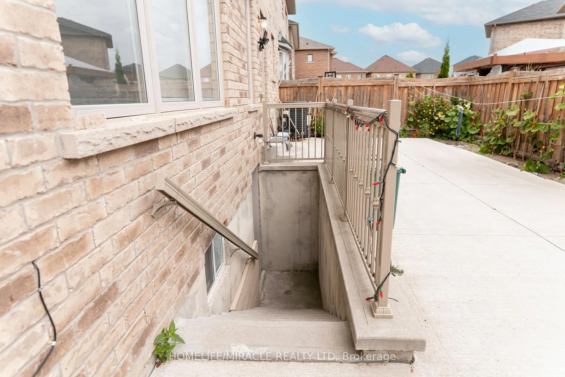 Photo 33 of 11 Magical Road, Brampton, Northwest Brampton — HOMEH