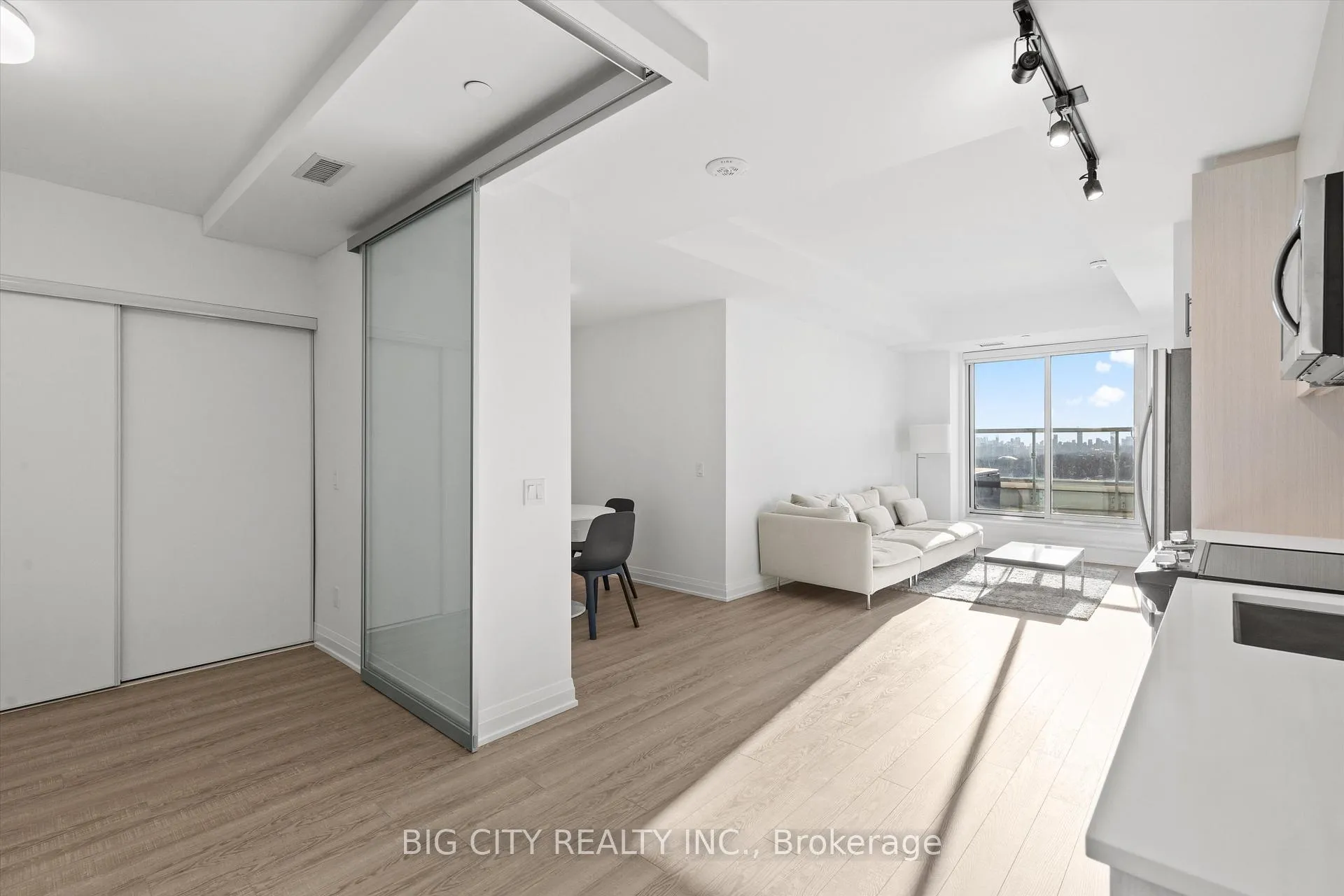 Photo 4 of Unit 1015, 286 Main Street, Toronto, East End-Danforth — HOMEH
