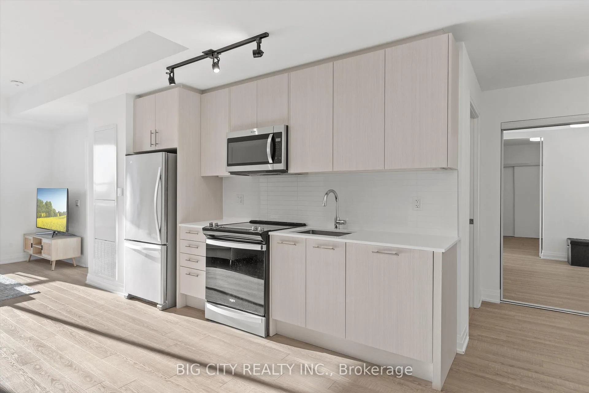 Photo 5 of Unit 1015, 286 Main Street, Toronto, East End-Danforth — HOMEH