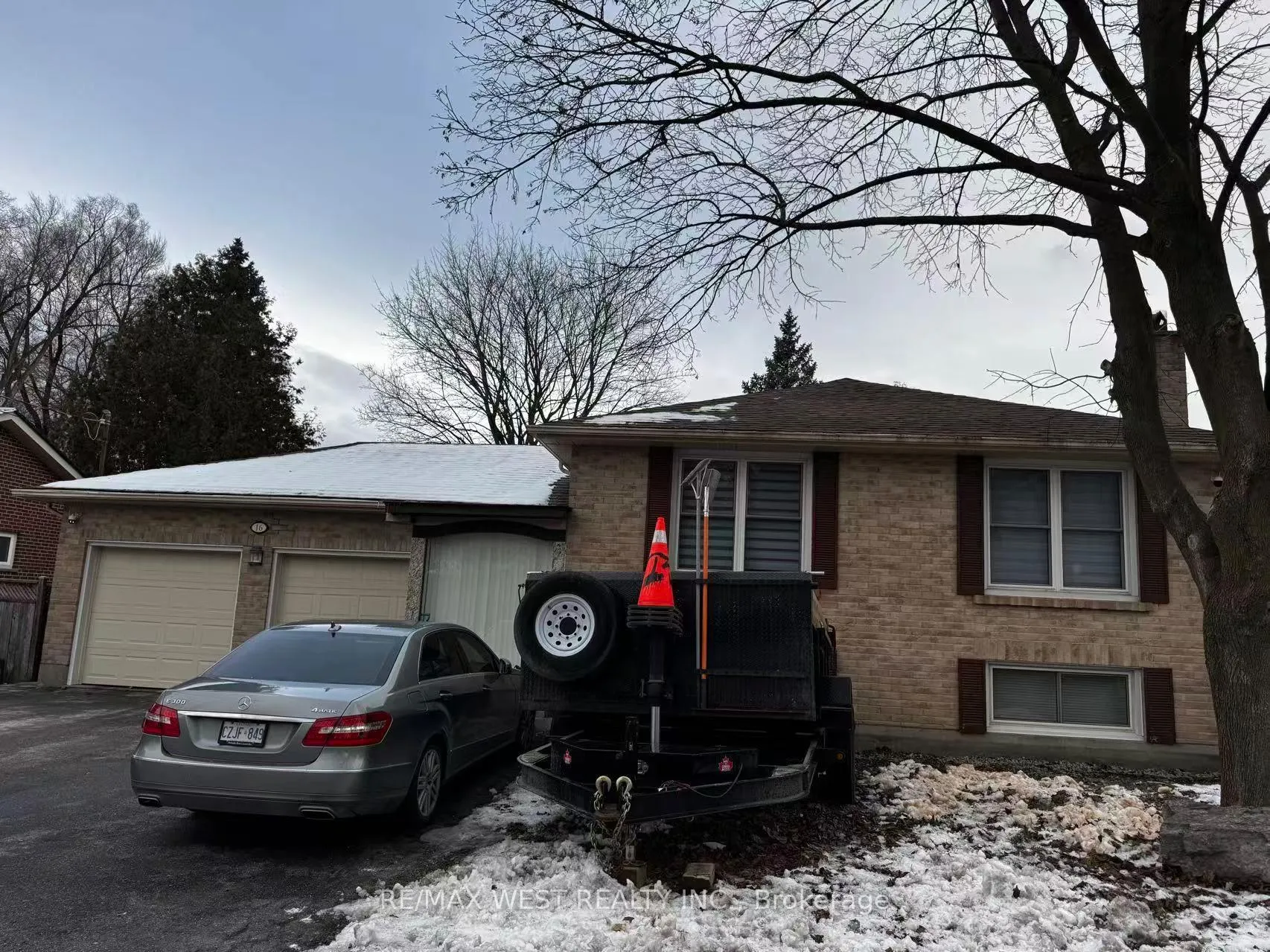 Photo 2 of 16 Milne Lane, Markham, Bullock — HOMEH
