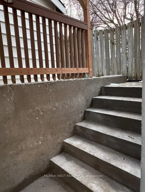 Photo 3 of 16 Milne Lane, Markham, Bullock — HOMEH