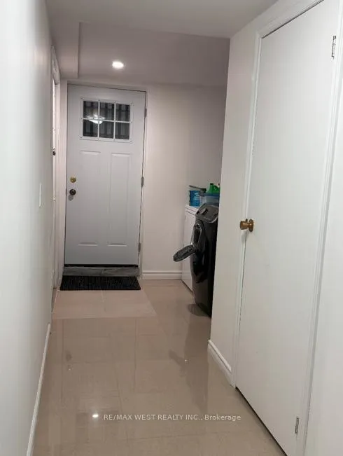 Photo 4 of 16 Milne Lane, Markham, Bullock — HOMEH