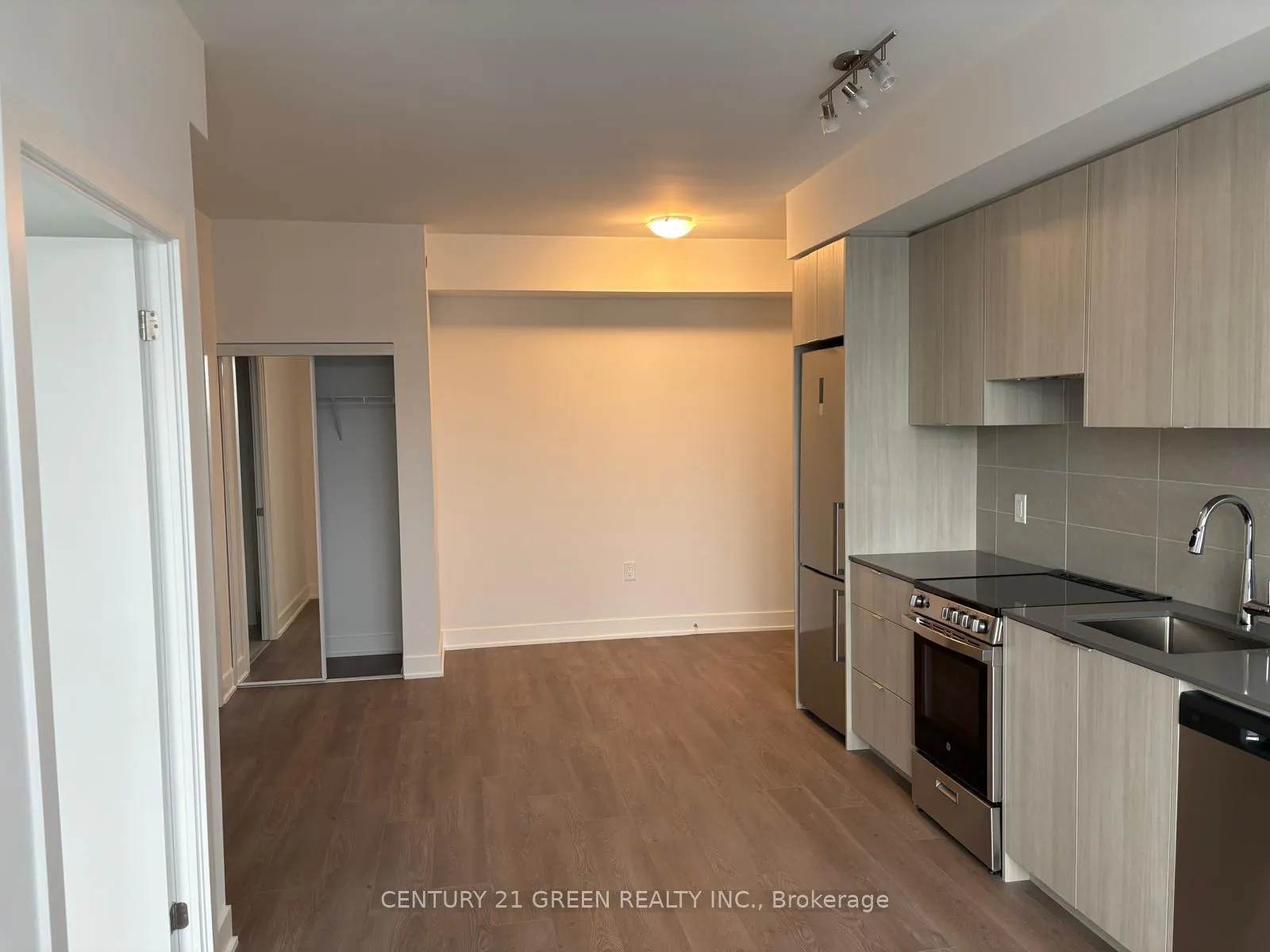 Photo 6 of Unit 1012, 2088 James Street, Burlington, Brant — HOMEH