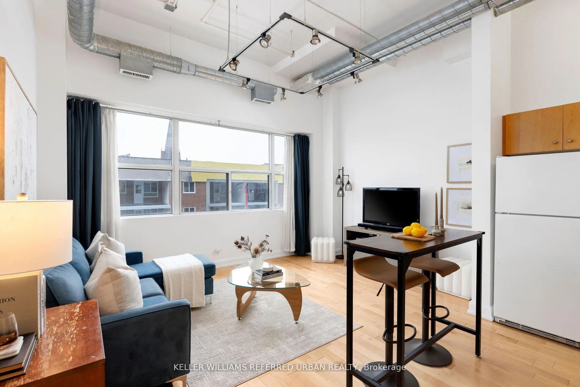 Photo 4 of Unit 804, 700 King Street, Toronto, Niagara — HOMEH