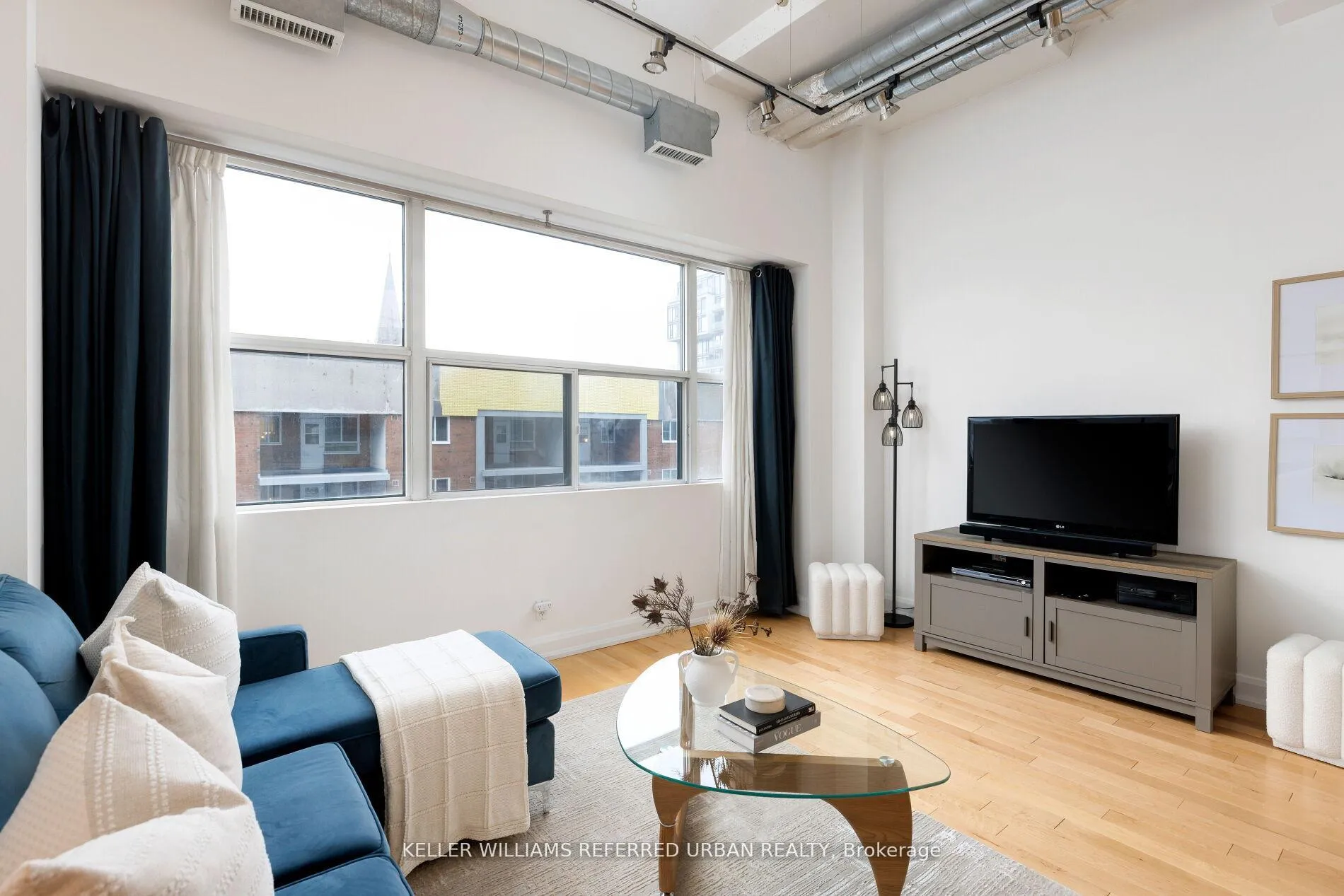 Photo 11 of Unit 804, 700 King Street, Toronto, Niagara — HOMEH