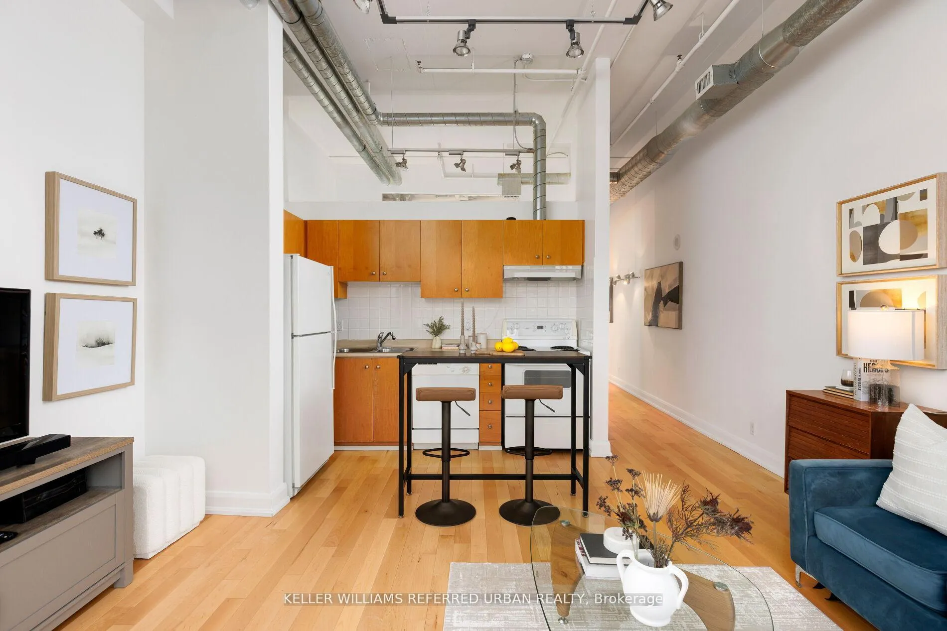Photo 13 of Unit 804, 700 King Street, Toronto, Niagara — HOMEH
