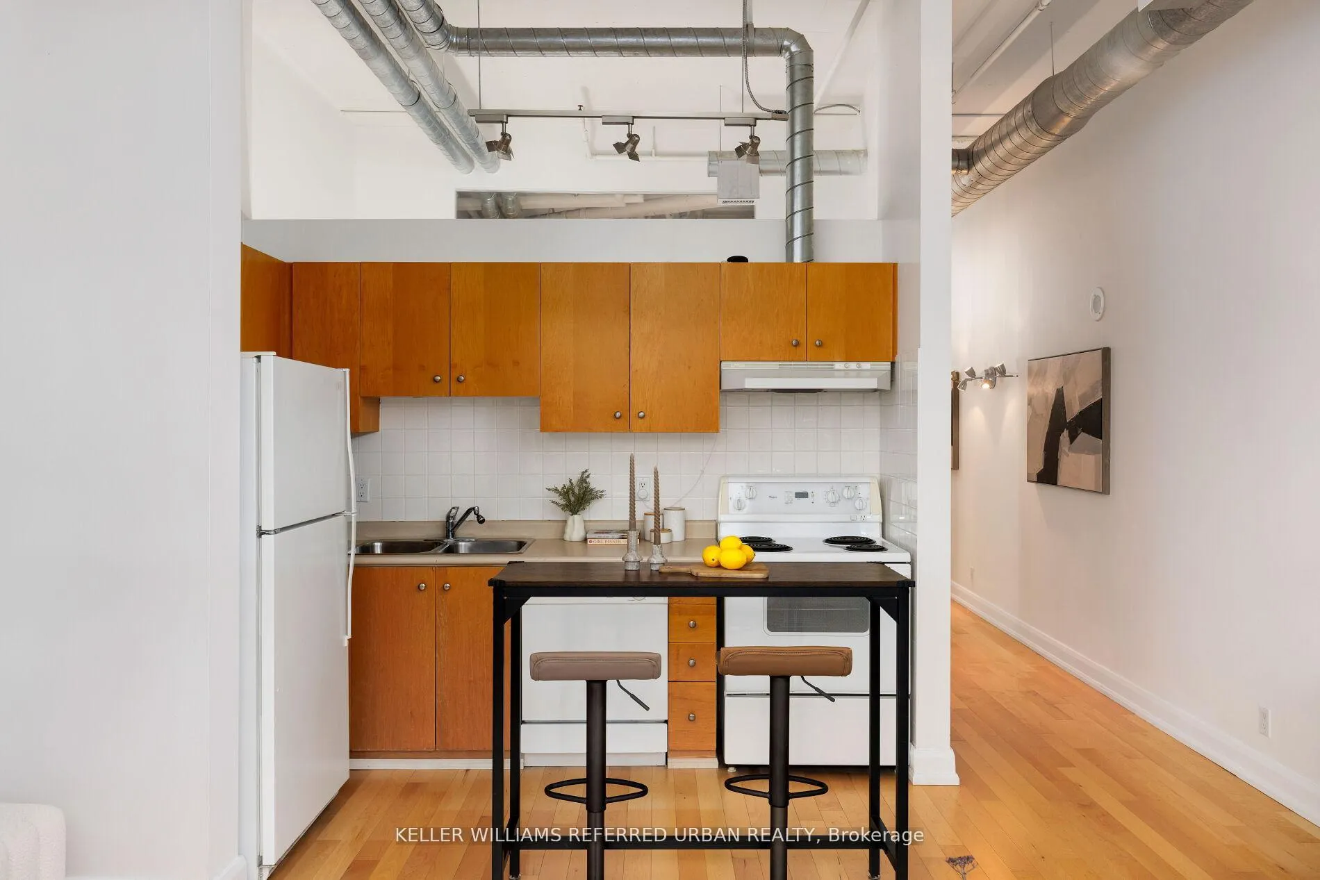 Photo 14 of Unit 804, 700 King Street, Toronto, Niagara — HOMEH