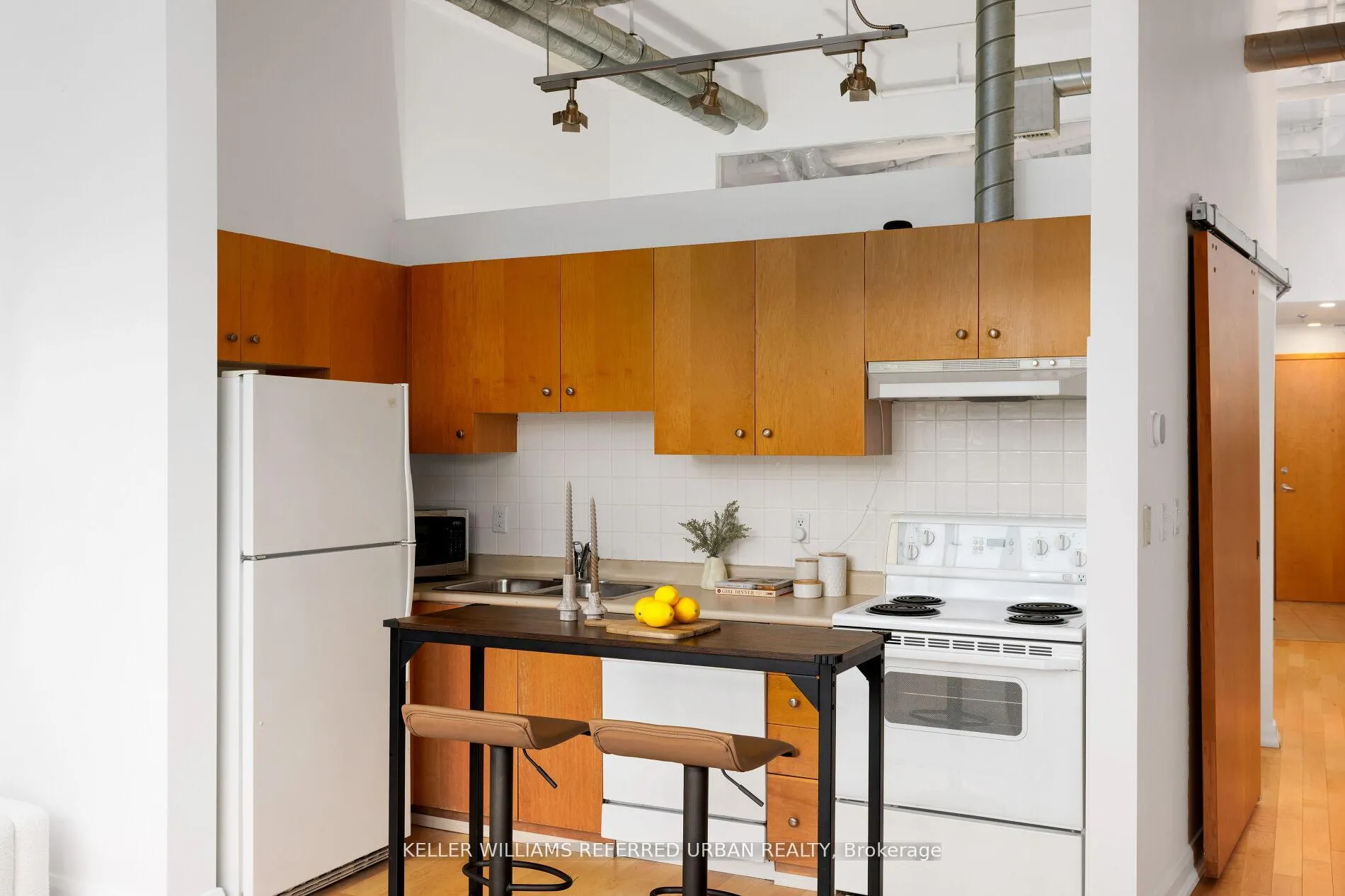 Photo 15 of Unit 804, 700 King Street, Toronto, Niagara — HOMEH